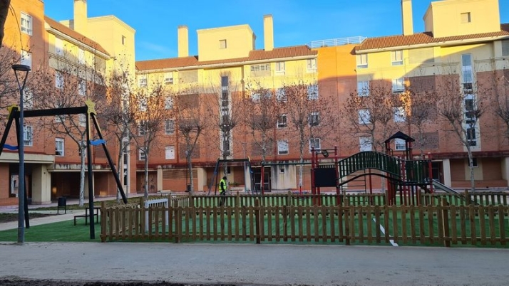  El Ayuntamiento concluye las obras para transformar cinco plazas del barrio El Zurgu&eacute;n en espacios m&a